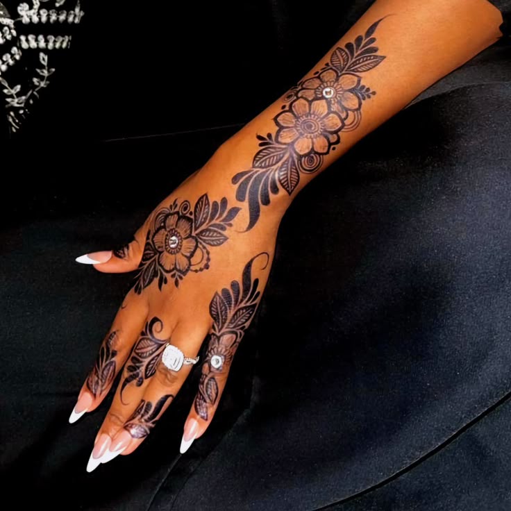 Henna & Tattooing