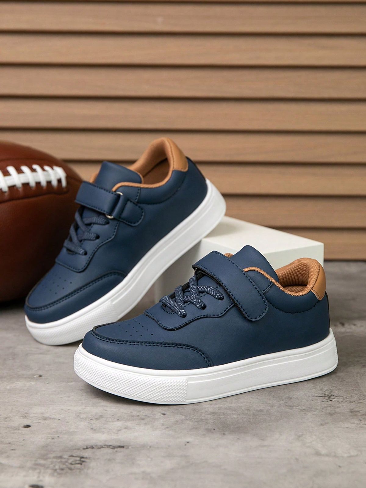 Sneakers & Sports Shoes